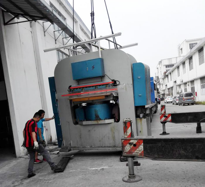 大型液壓沖床裝車施工作業